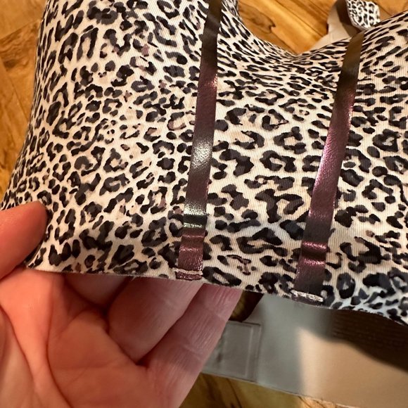 Victoria's Secret Victoria Sport‎ "Angel Max" Leopard Print Sports Bra 32DDD EUC - Picture 2 of 9